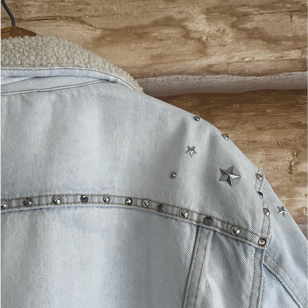 ❤️‍🔥Levi’s light wash Sherpa lined star studded denim trucker jacket size XL - Picture 12 of 16